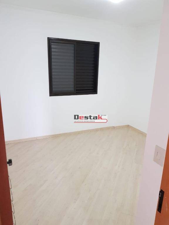 Apartamento à venda com 2 quartos, 64m² - Foto 20