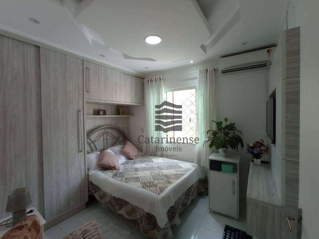 Casa à venda com 3 quartos, 80m² - Foto 2