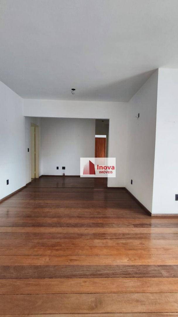 Apartamento para alugar com 3 quartos, 122m² - Foto 11