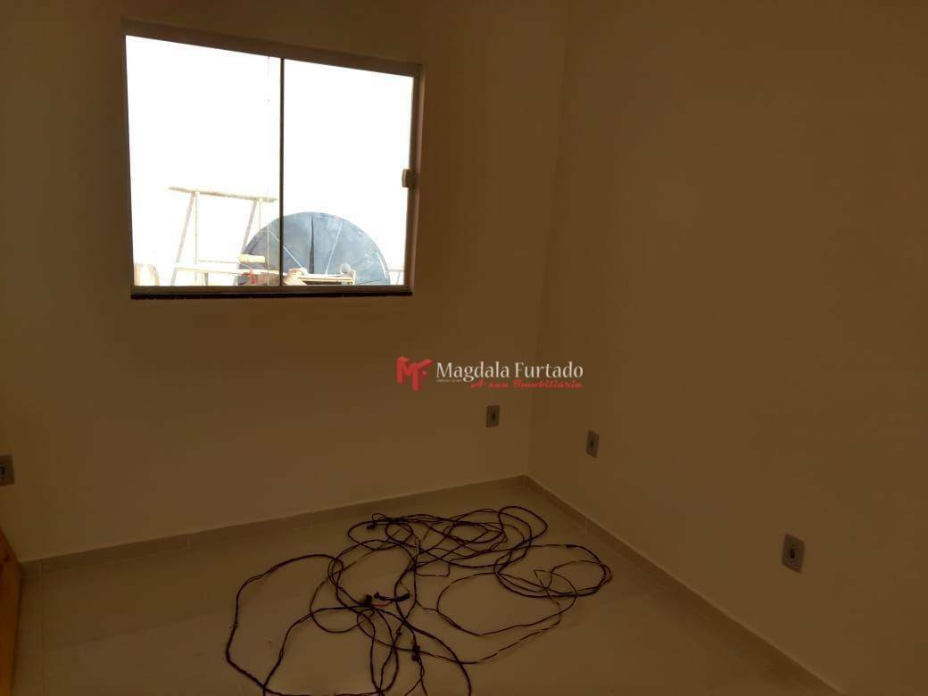 Casa à venda com 2 quartos, 70m² - Foto 6