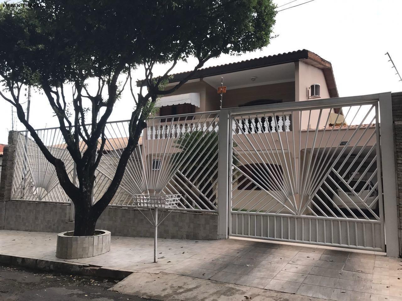 Casa à venda com 3 quartos, 304m² - Foto 1