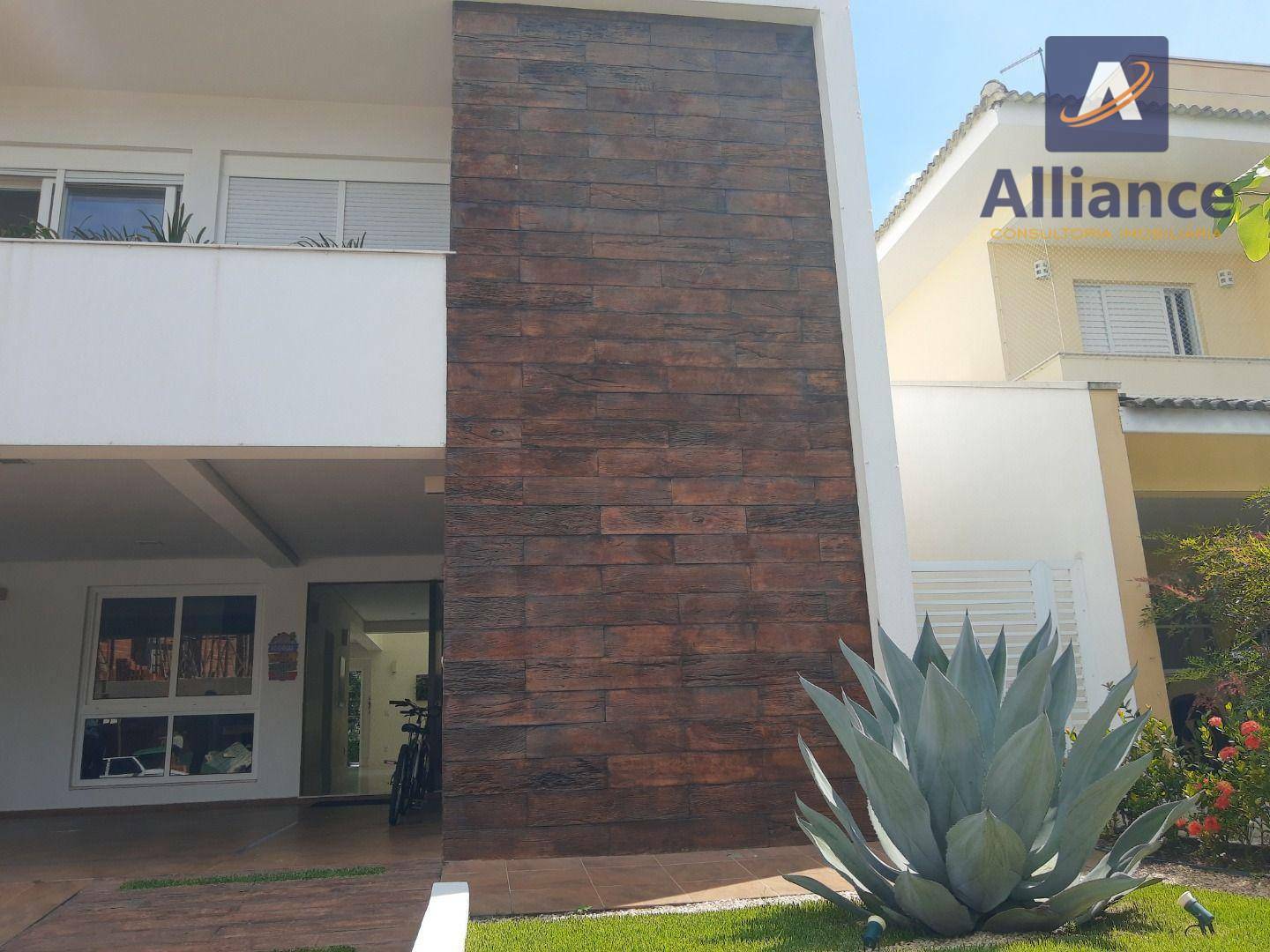 Casa de Condomínio à venda com 4 quartos, 360m² - Foto 3