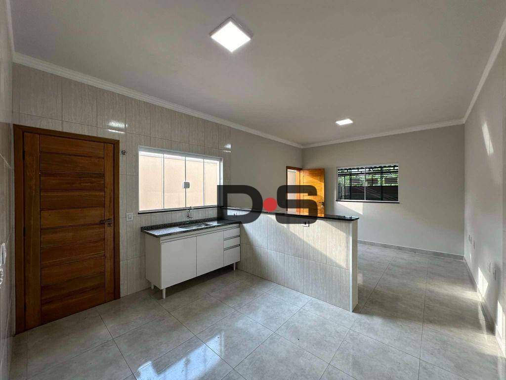 Casa à venda com 2 quartos, 75m² - Foto 2