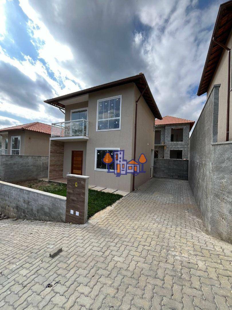 Casa à venda com 2 quartos, 75m² - Foto 1