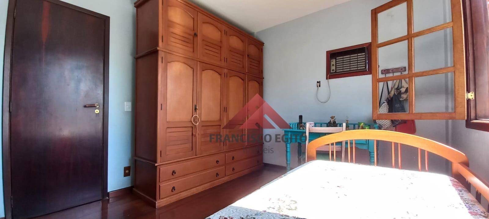 Casa à venda com 4 quartos, 244m² - Foto 14