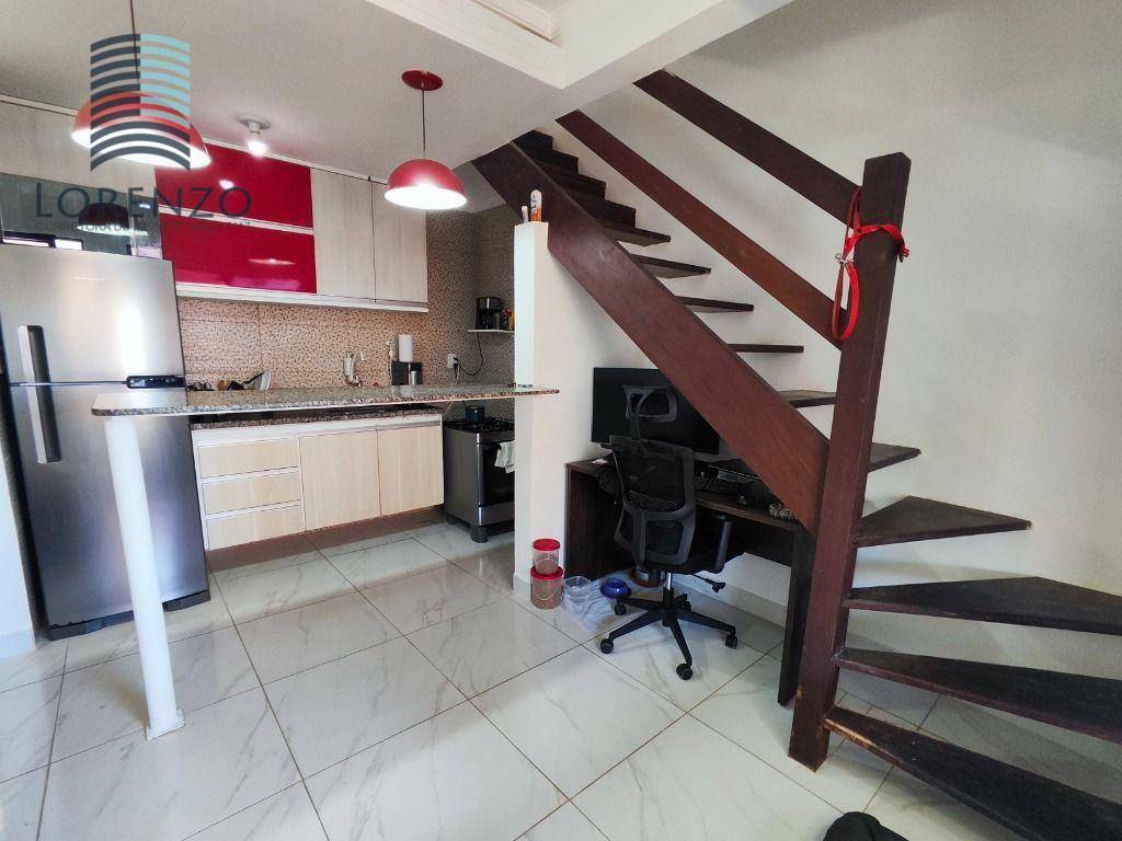 Casa à venda com 2 quartos, 70m² - Foto 2