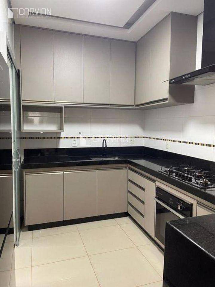 Apartamento à venda com 2 quartos, 67m² - Foto 3