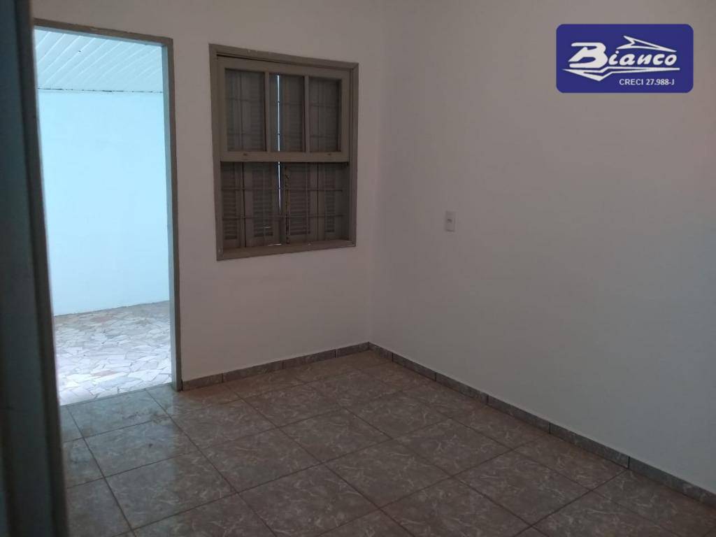 Casa para alugar com 1 quarto, 70m² - Foto 12