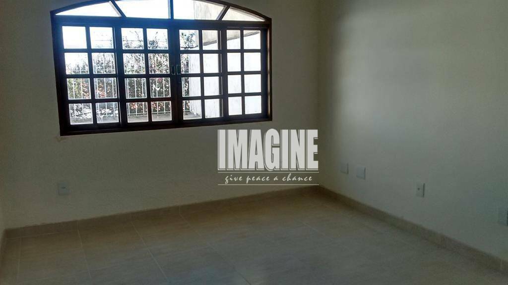 Casa à venda com 2 quartos, 110m² - Foto 1