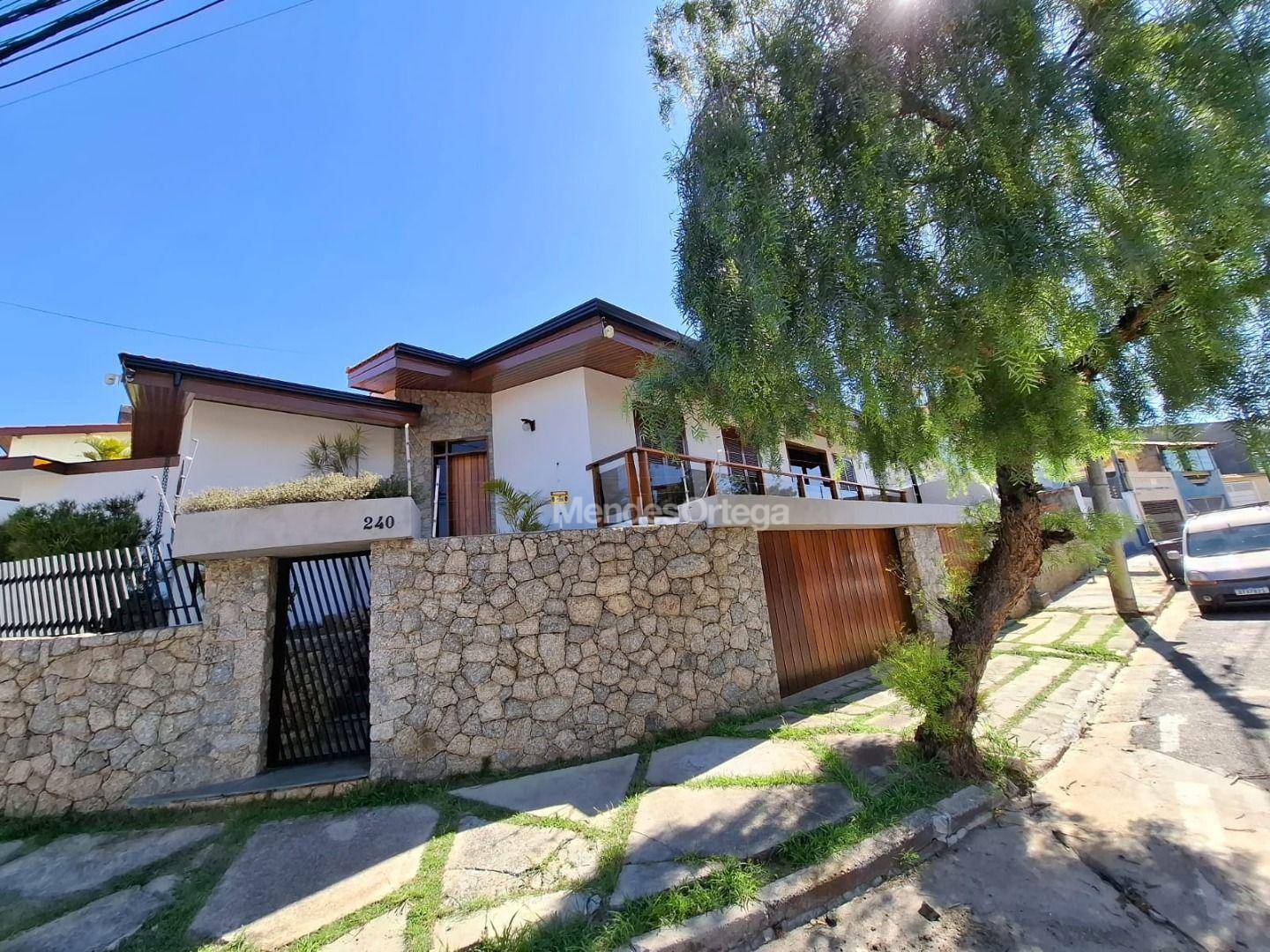 Casa, 3 quartos, 247 m² - Foto 1