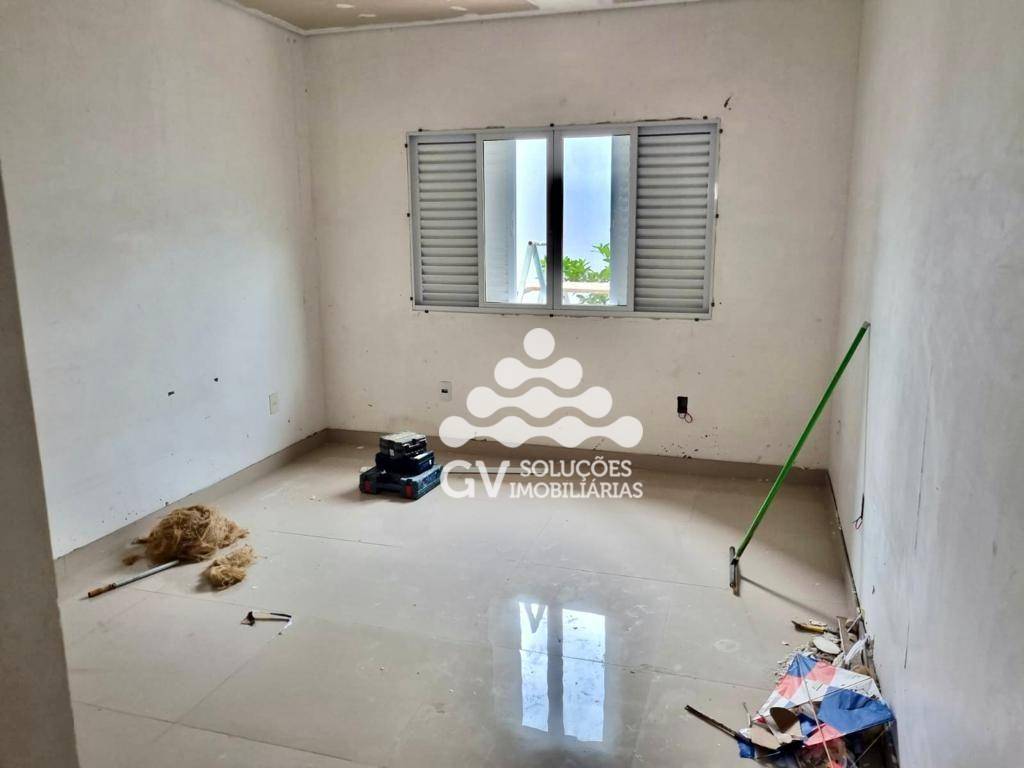 Casa à venda com 3 quartos, 196m² - Foto 4