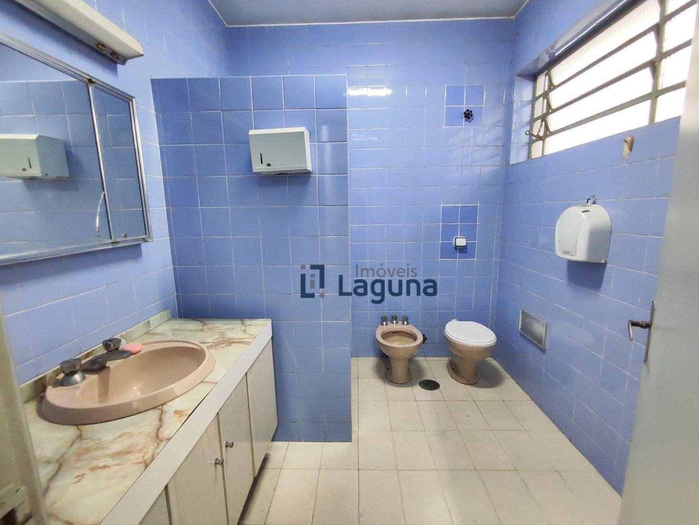 Casa para alugar com 3 quartos, 285m² - Foto 55