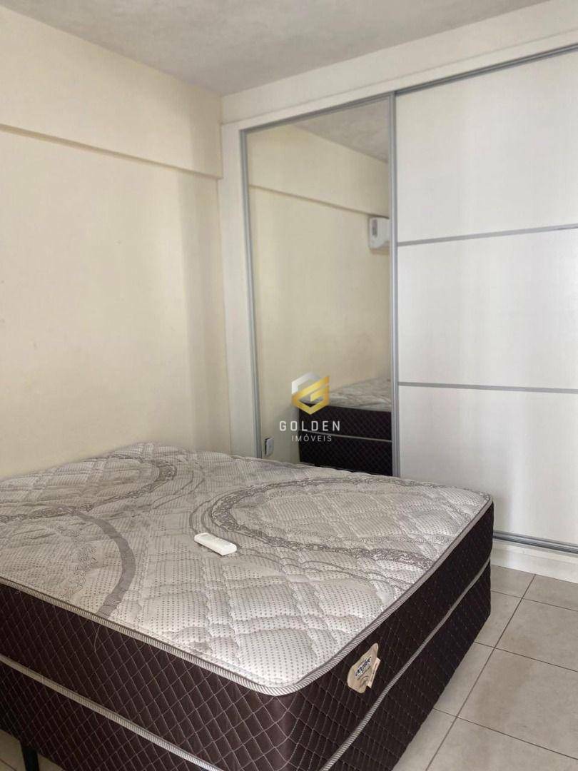 Apartamento à venda com 3 quartos, 225m² - Foto 14