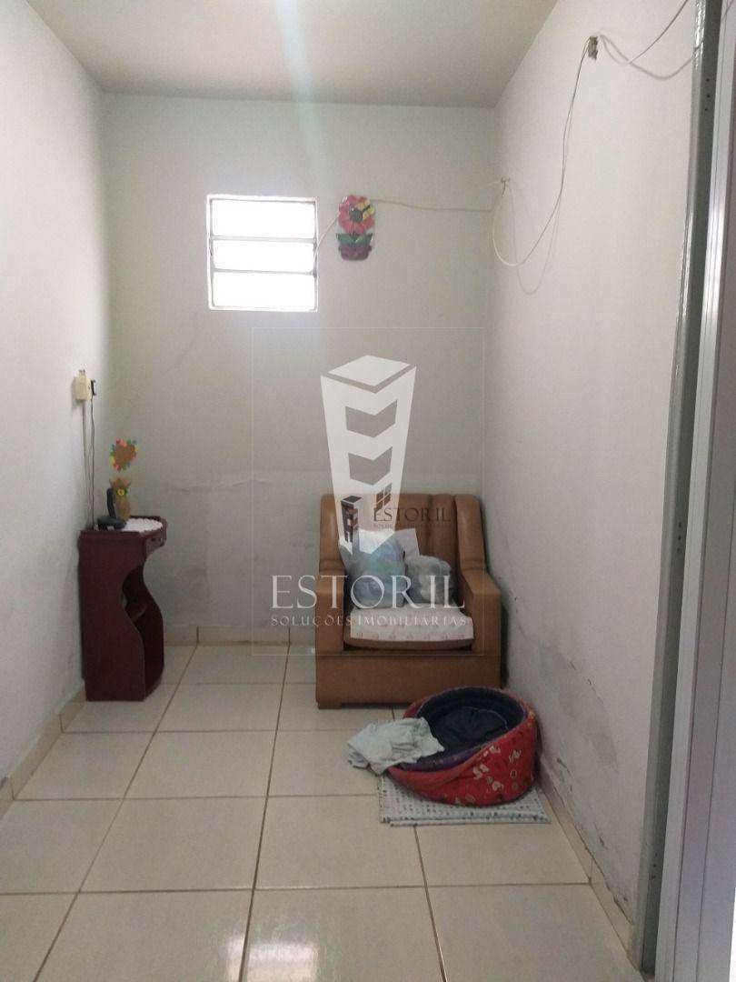 Casa à venda com 2 quartos, 200m² - Foto 4