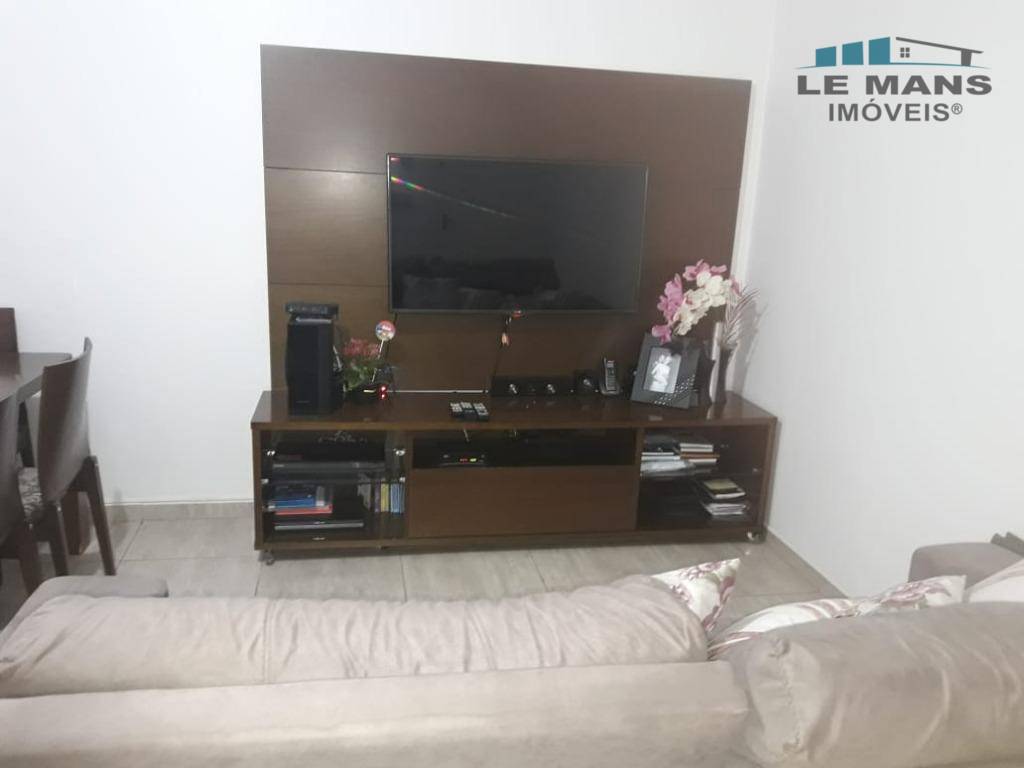 Apartamento à venda com 2 quartos, 83m² - Foto 4