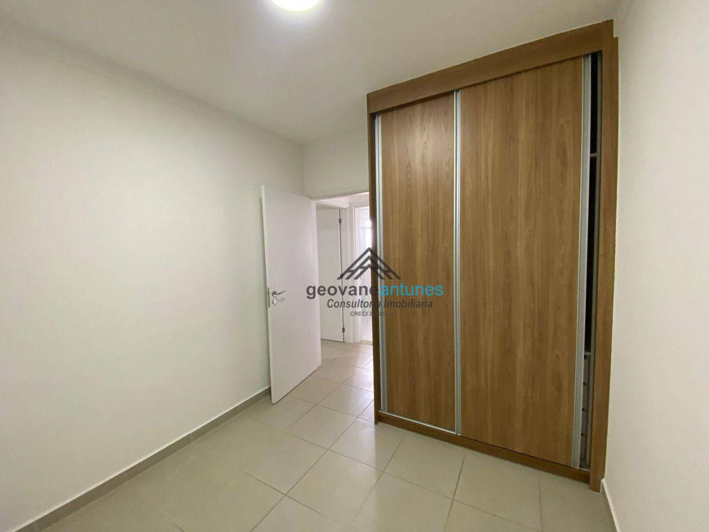 Apartamento à venda com 2 quartos, 72m² - Foto 4