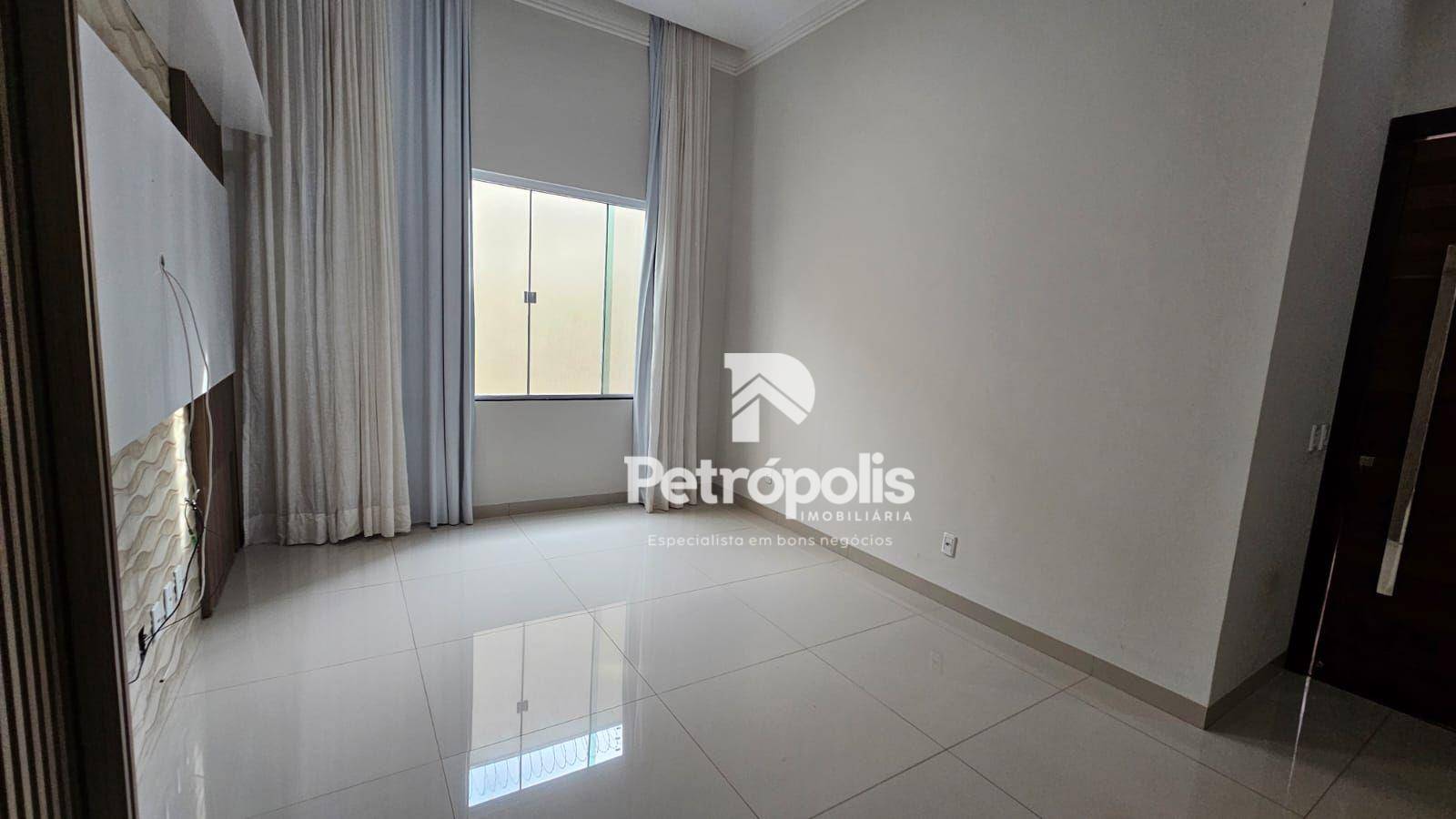 Casa à venda com 3 quartos, 218m² - Foto 3