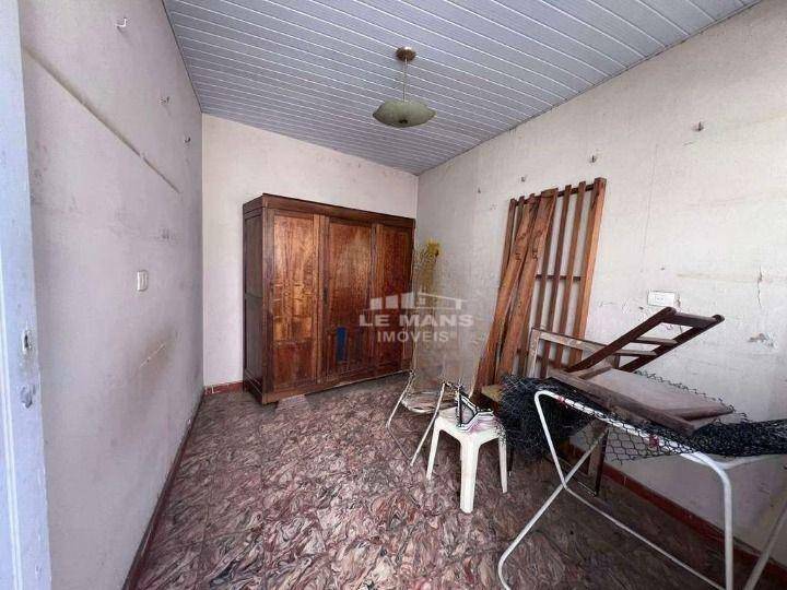 Casa para alugar com 4 quartos, 210m² - Foto 12