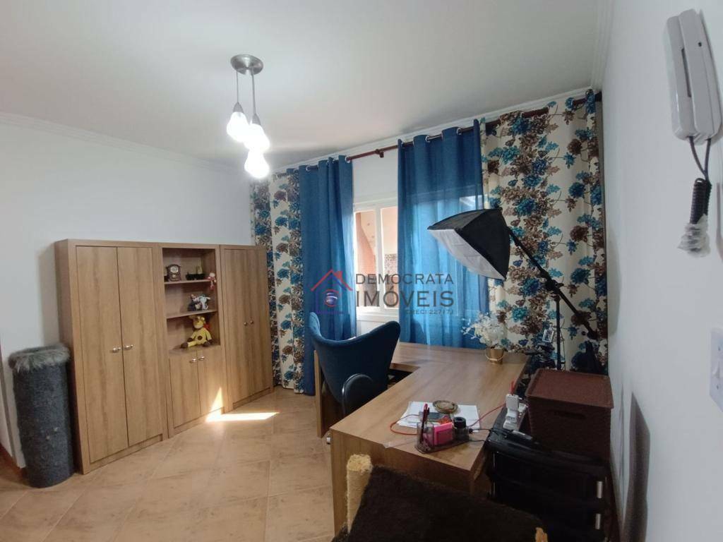 Casa à venda com 3 quartos, 240m² - Foto 25