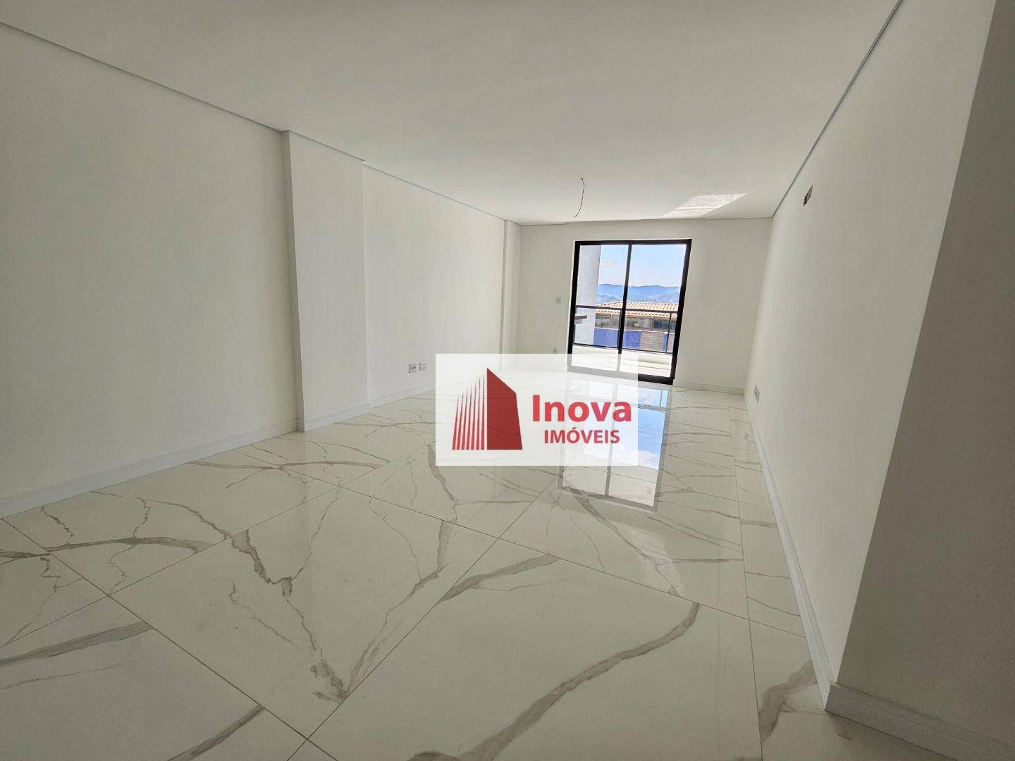 Apartamento à venda com 3 quartos, 140m² - Foto 4