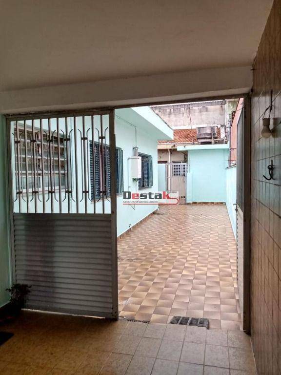 Casa à venda com 3 quartos, 184m² - Foto 1