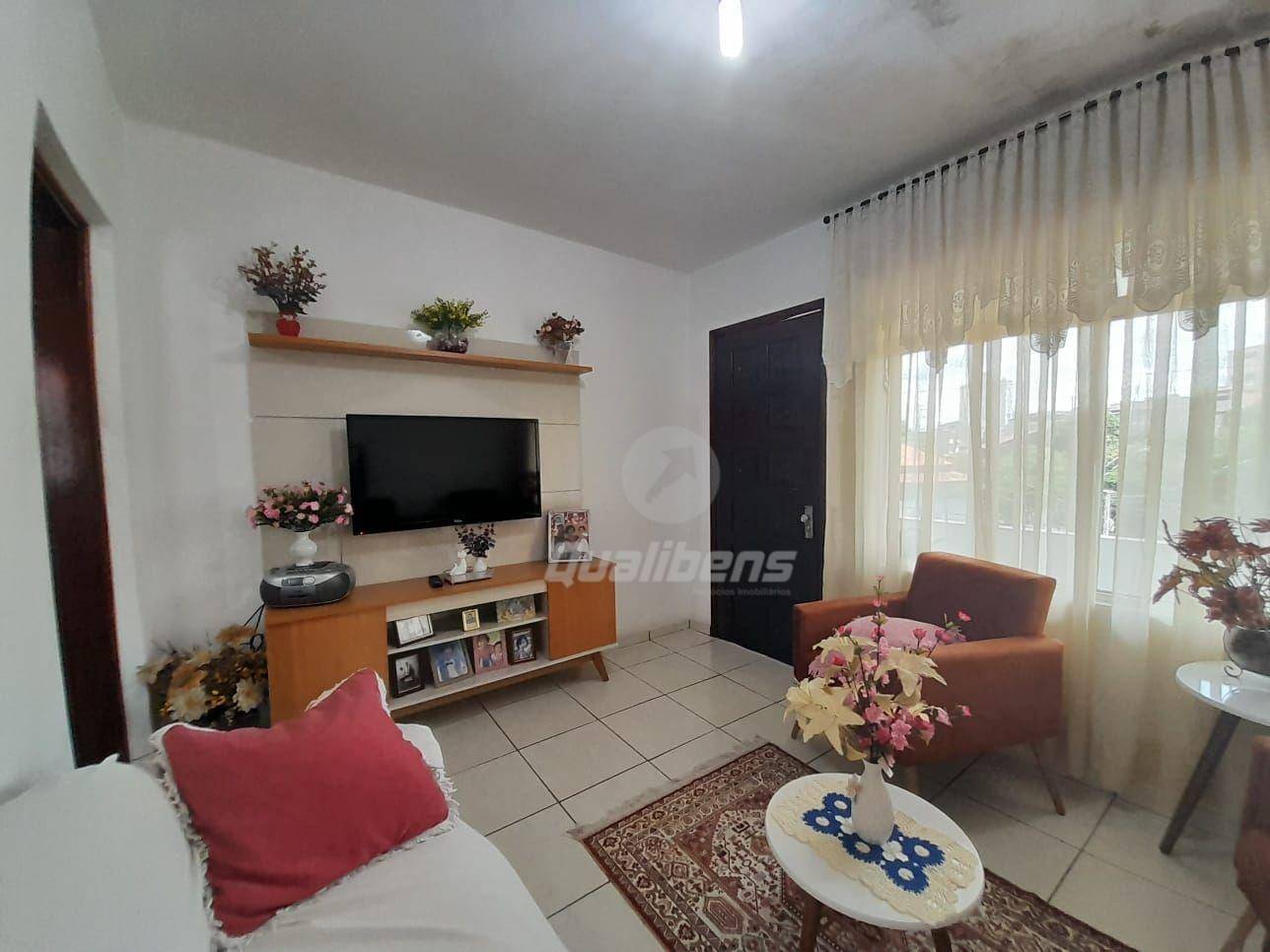 Casa à venda com 2 quartos, 140m² - Foto 1