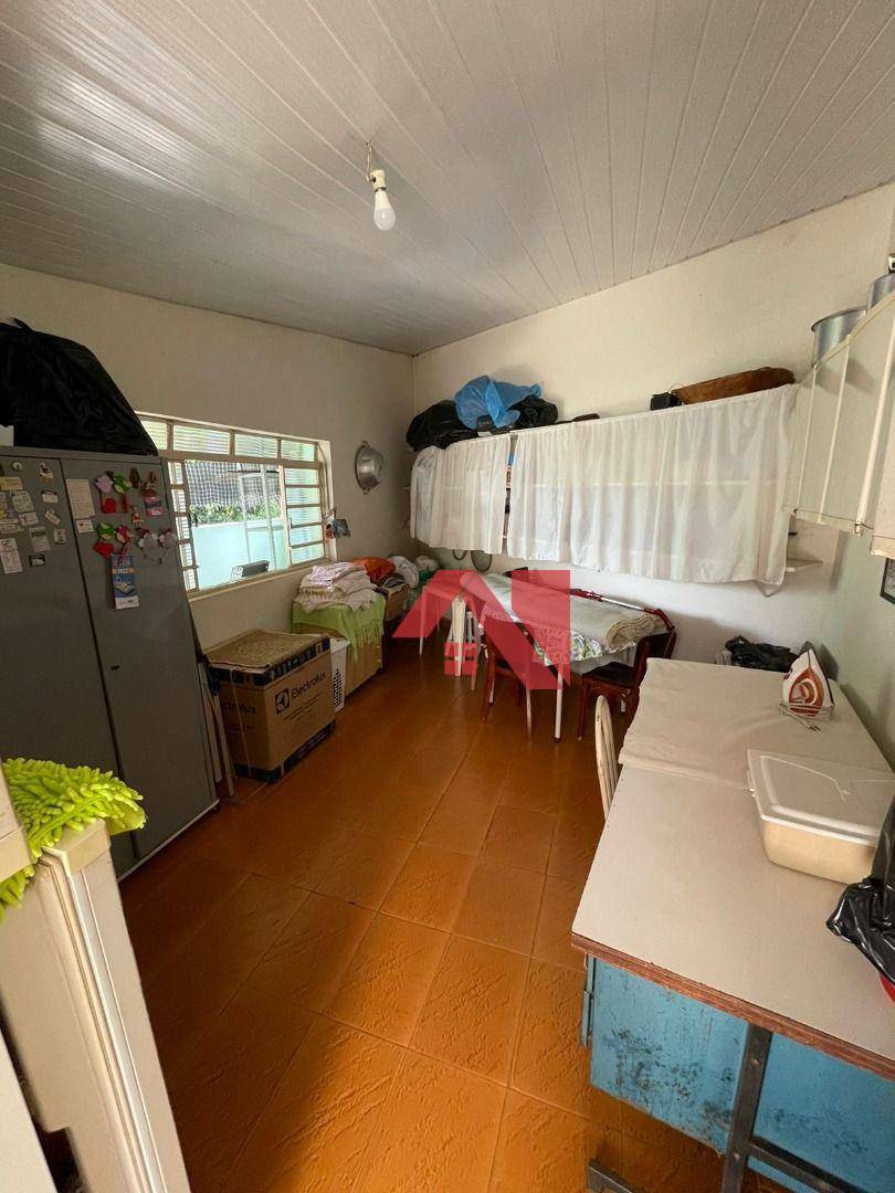 Casa à venda com 4 quartos, 250m² - Foto 13