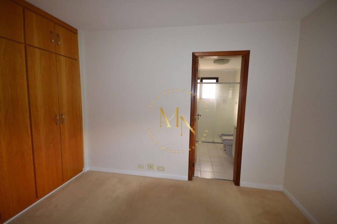 Apartamento à venda com 4 quartos, 196m² - Foto 15