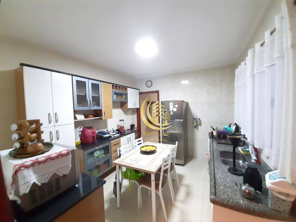 Casa à venda com 3 quartos, 100m² - Foto 4