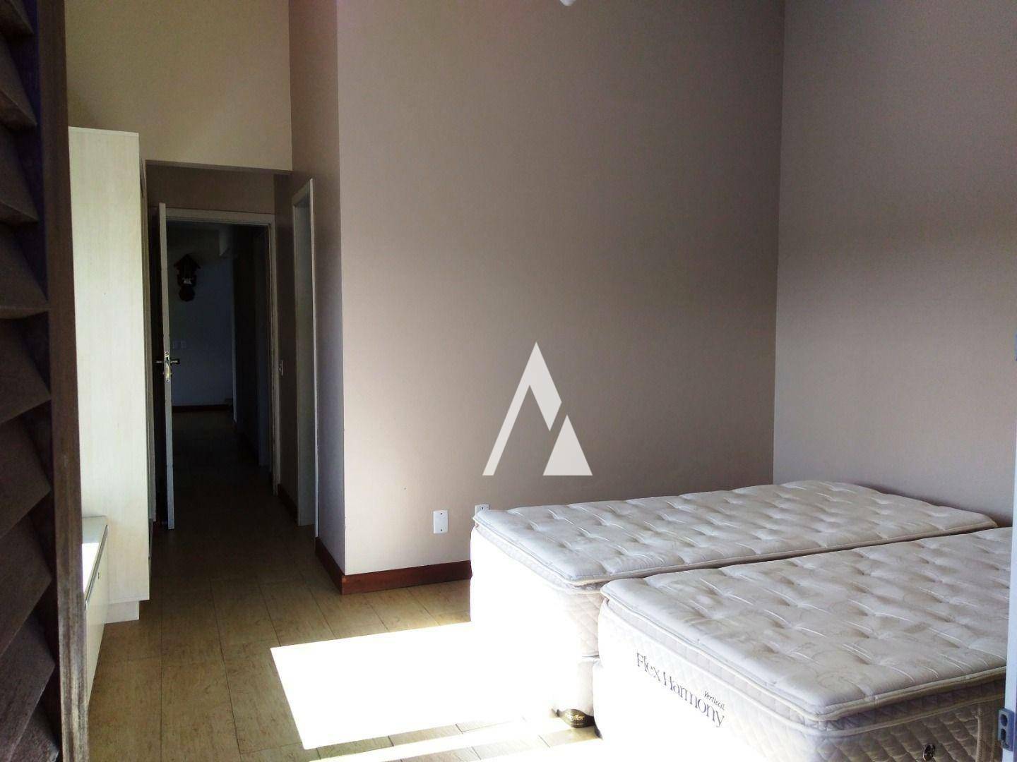Casa à venda com 4 quartos, 228m² - Foto 11