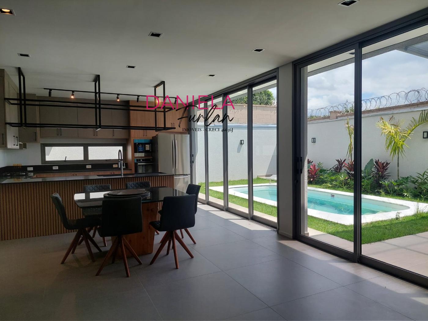 Casa de Condomínio à venda com 4 quartos, 317m² - Foto 1