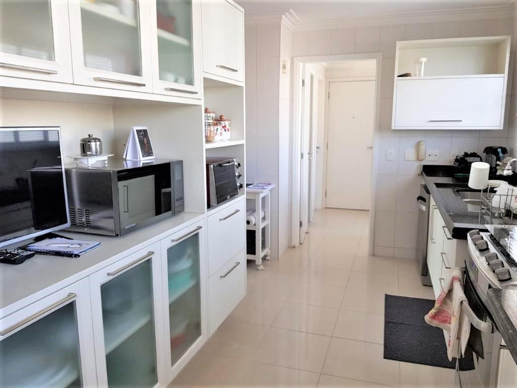 Apartamento para alugar com 4 quartos, 205m² - Foto 11