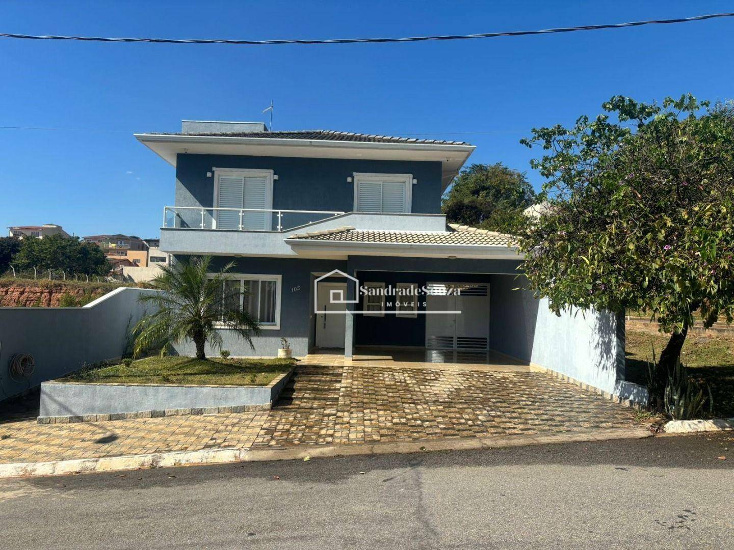 Casa de Condomínio para alugar com 4 quartos, 240m² - Foto 2