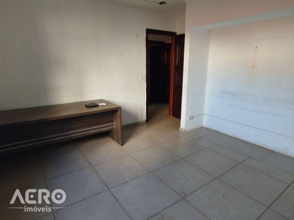Casa, 8 quartos, 240 m² - Foto 5