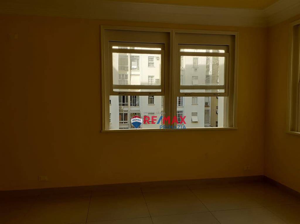 Apartamento à venda com 3 quartos, 194m² - Foto 2