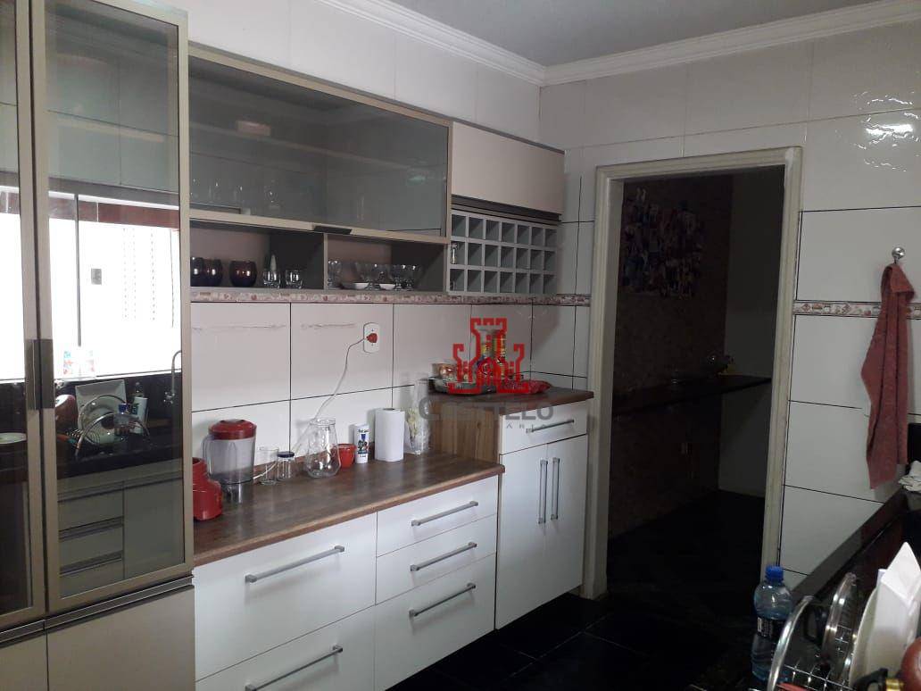 Casa à venda com 4 quartos, 190m² - Foto 7