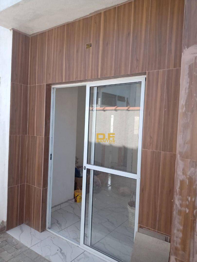 Casa à venda com 2 quartos, 48m² - Foto 2