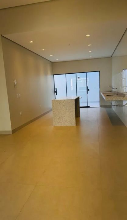Casa à venda com 3 quartos, 200m² - Foto 1