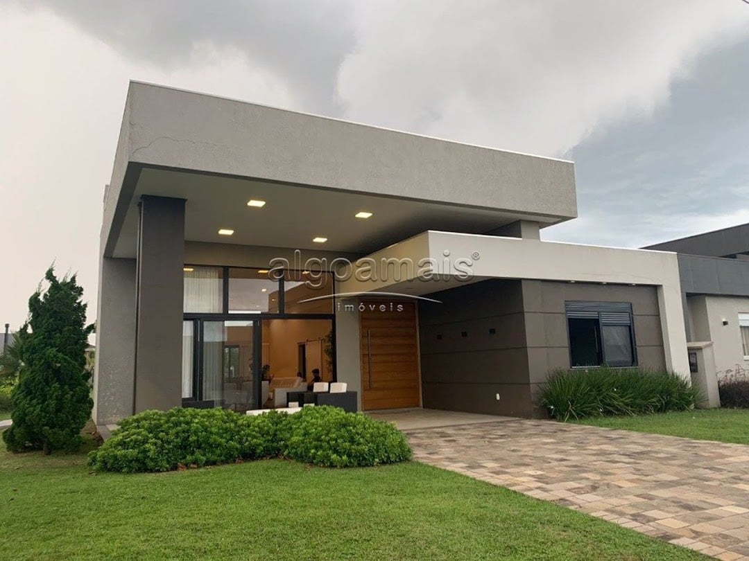 Casa de Condomínio à venda com 4 quartos, 250m² - Foto 2