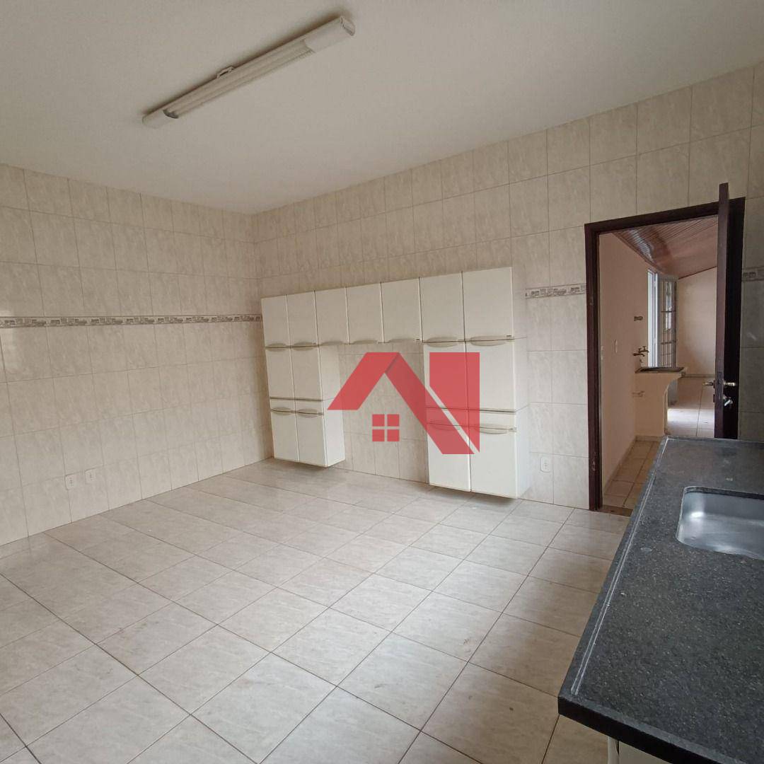 Casa à venda com 3 quartos, 200m² - Foto 14