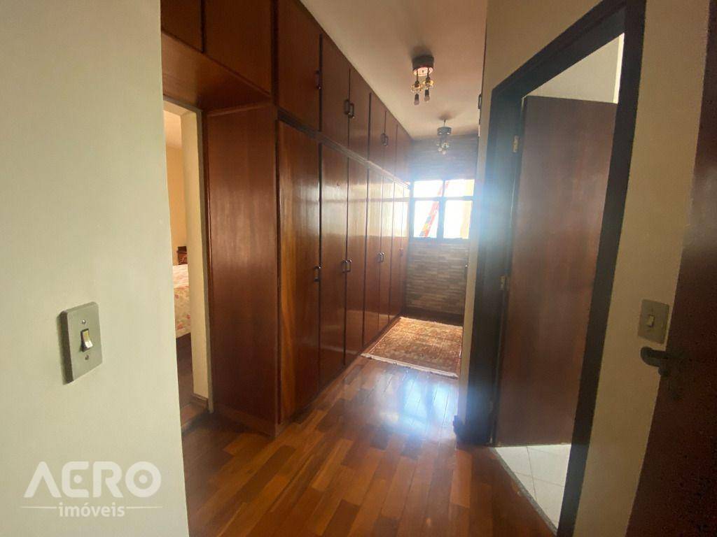 Casa à venda com 4 quartos, 250m² - Foto 32