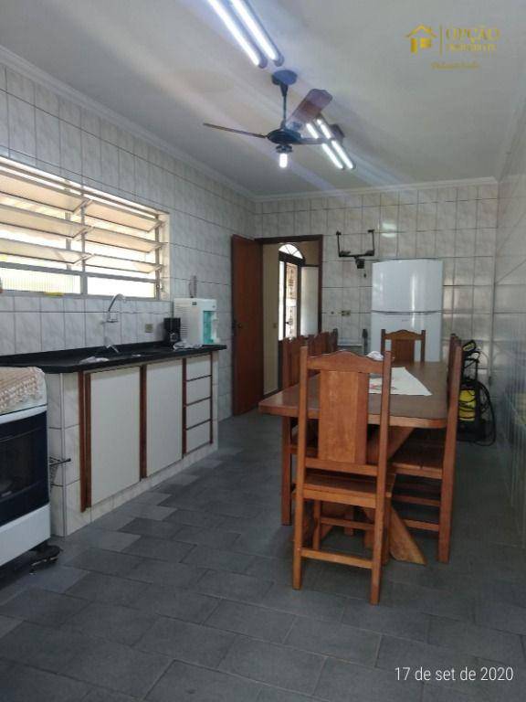 Casa de Condomínio à venda com 3 quartos, 254m² - Foto 3