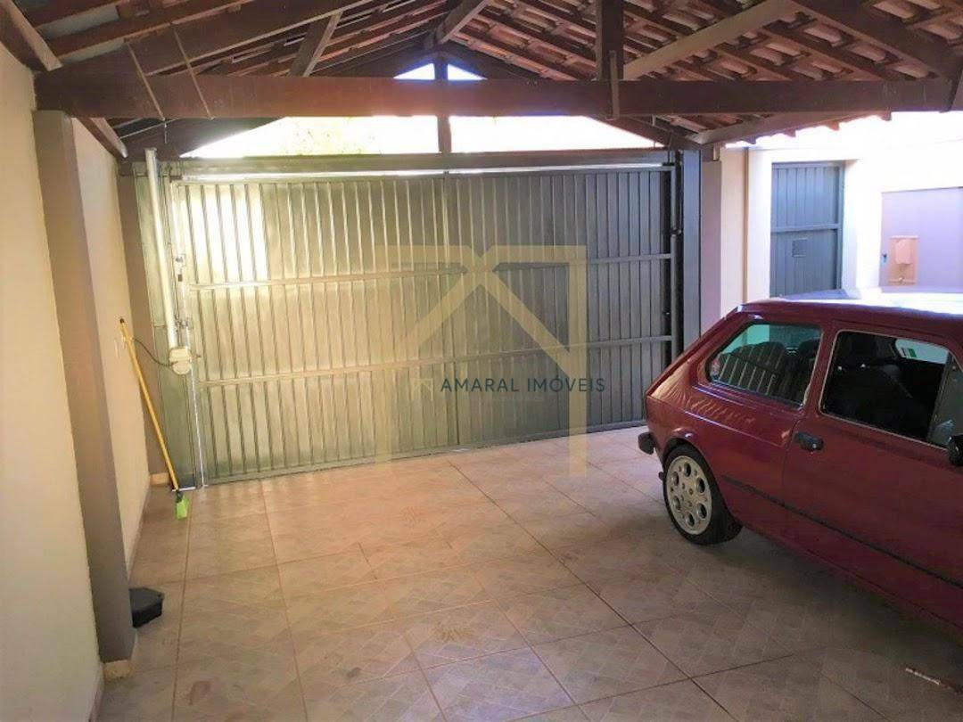 Casa à venda com 3 quartos, 150m² - Foto 2