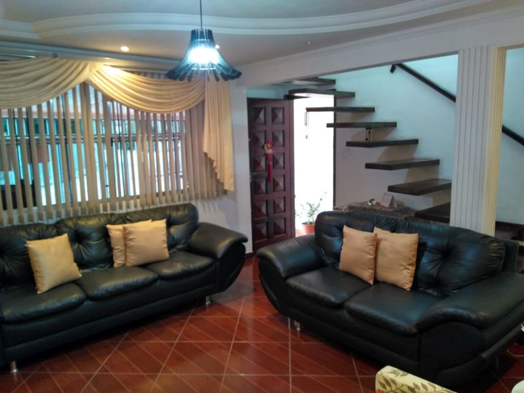 Sobrado à venda com 3 quartos, 188m² - Foto 1