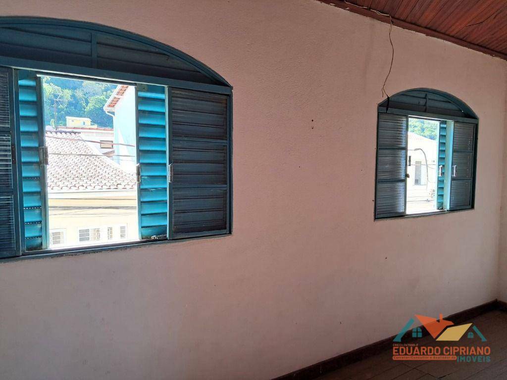 Casa à venda com 6 quartos, 230m² - Foto 42