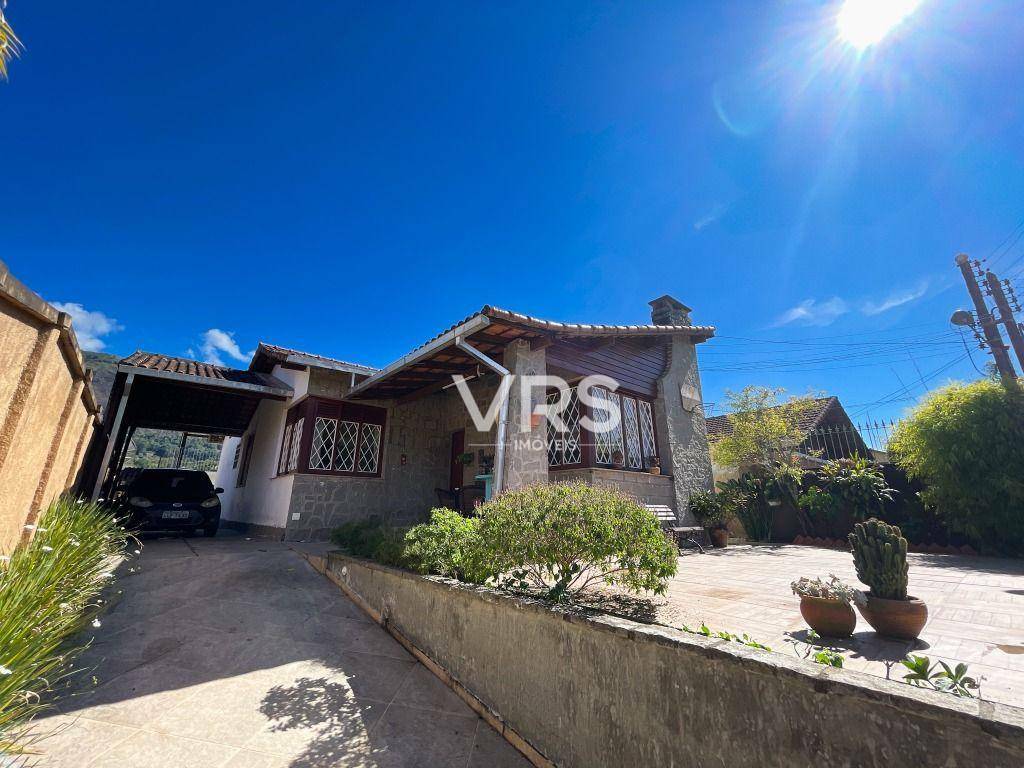 Casa à venda com 3 quartos, 185m² - Foto 1
