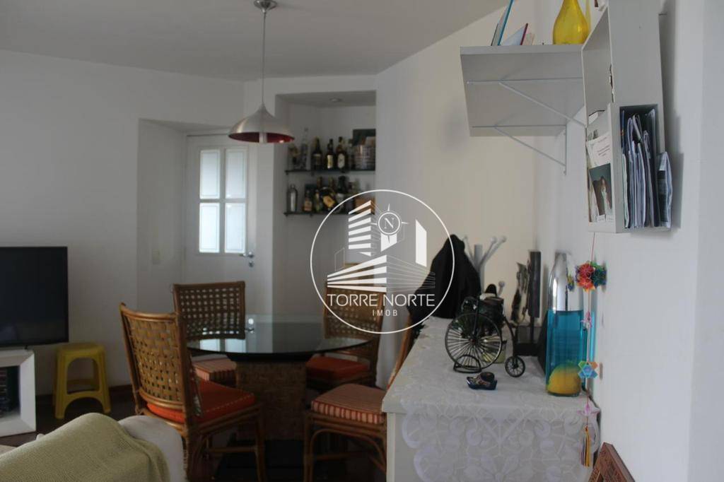 Apartamento à venda com 2 quartos, 70m² - Foto 3