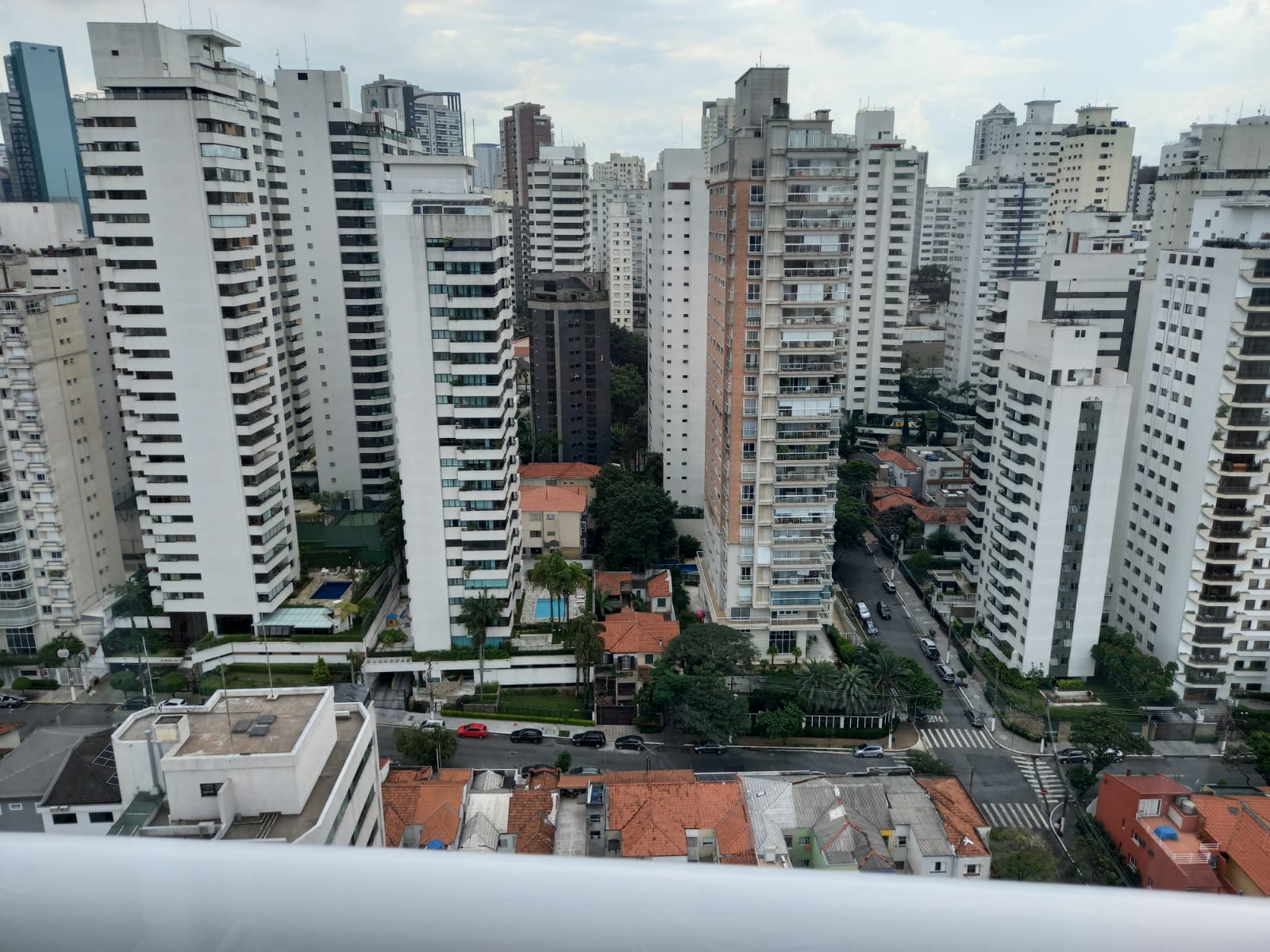 Apartamento à venda com 3 quartos, 213m² - Foto 2