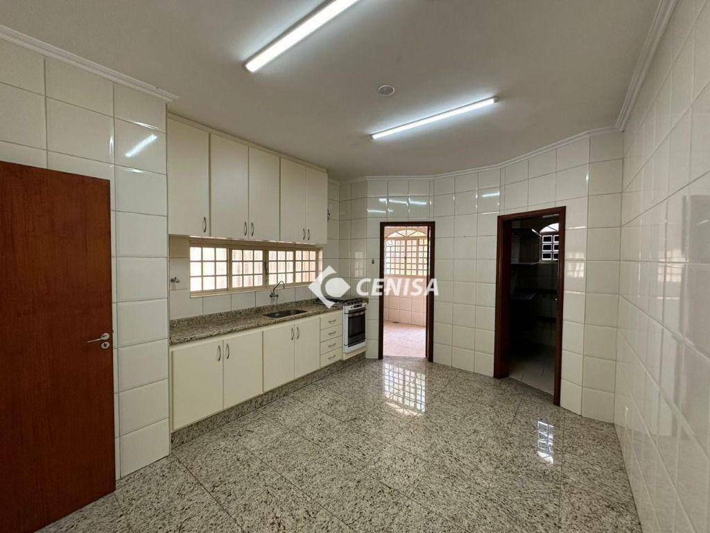 Casa à venda e aluguel com 3 quartos, 314m² - Foto 9