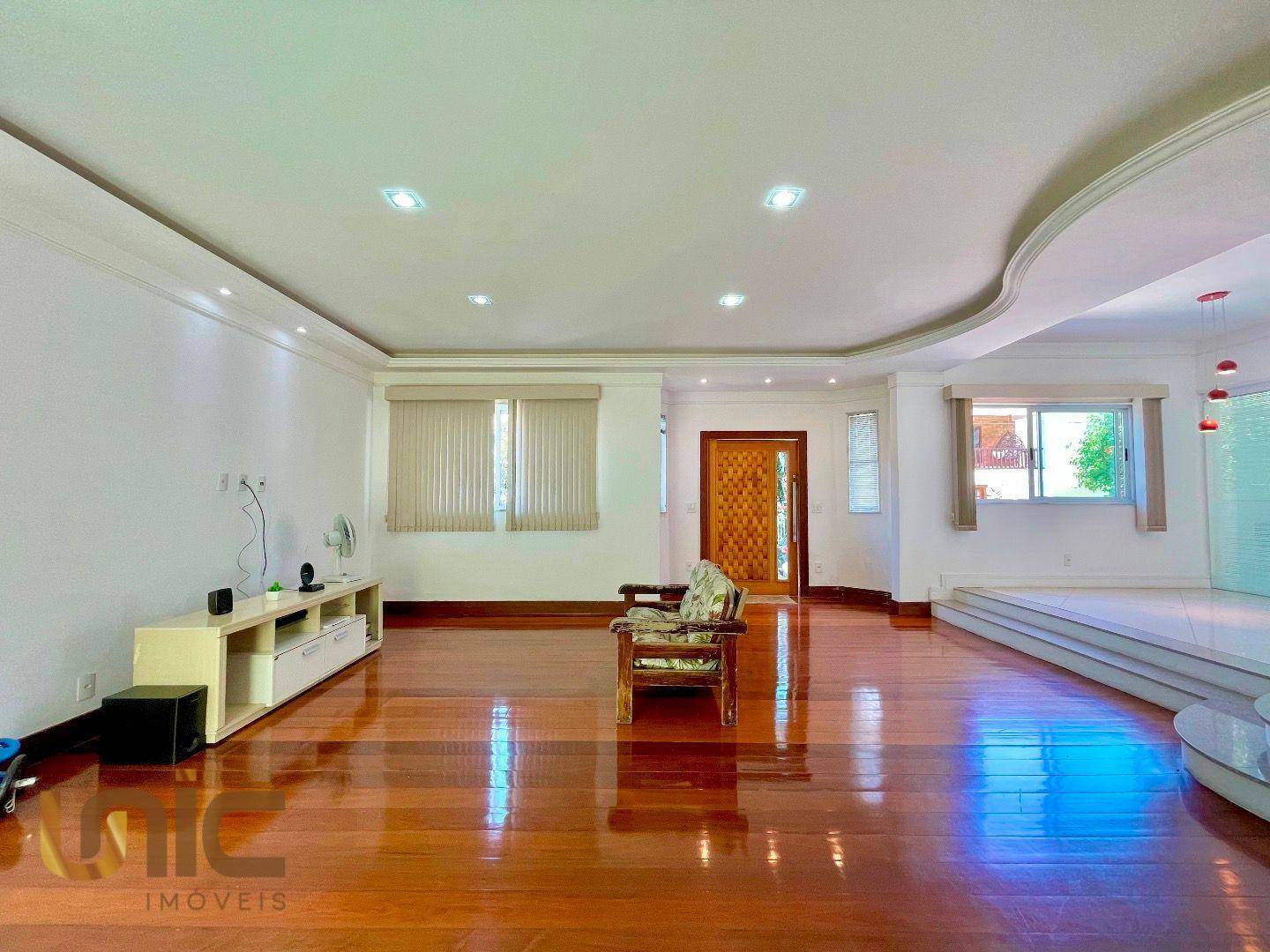 Casa de Condomínio à venda e aluguel com 6 quartos, 256m² - Foto 4